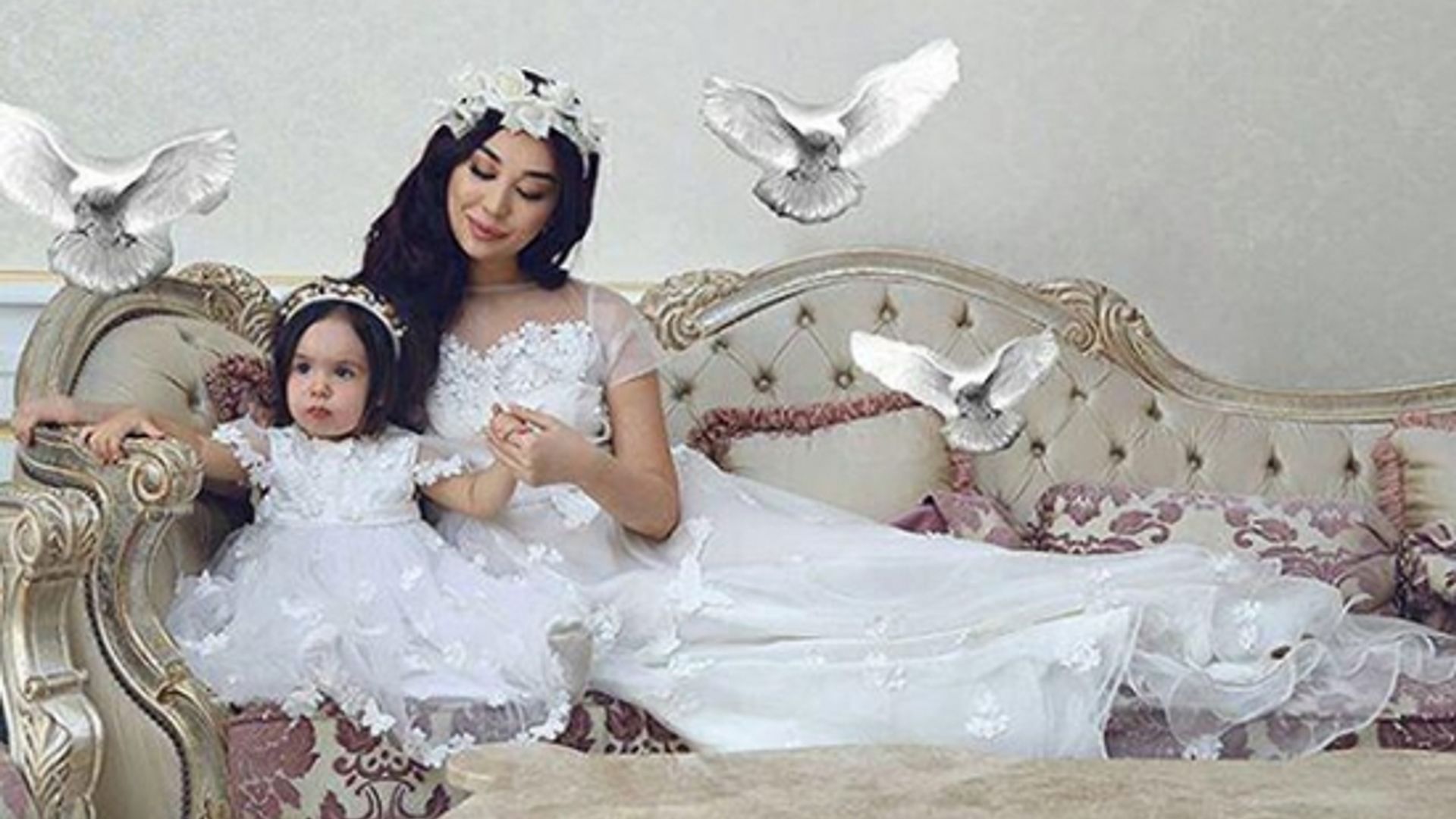 Ellen Mutning yalangoch fotosuratlari Uch tranniy bir-biri bilan porno qilishmoqda