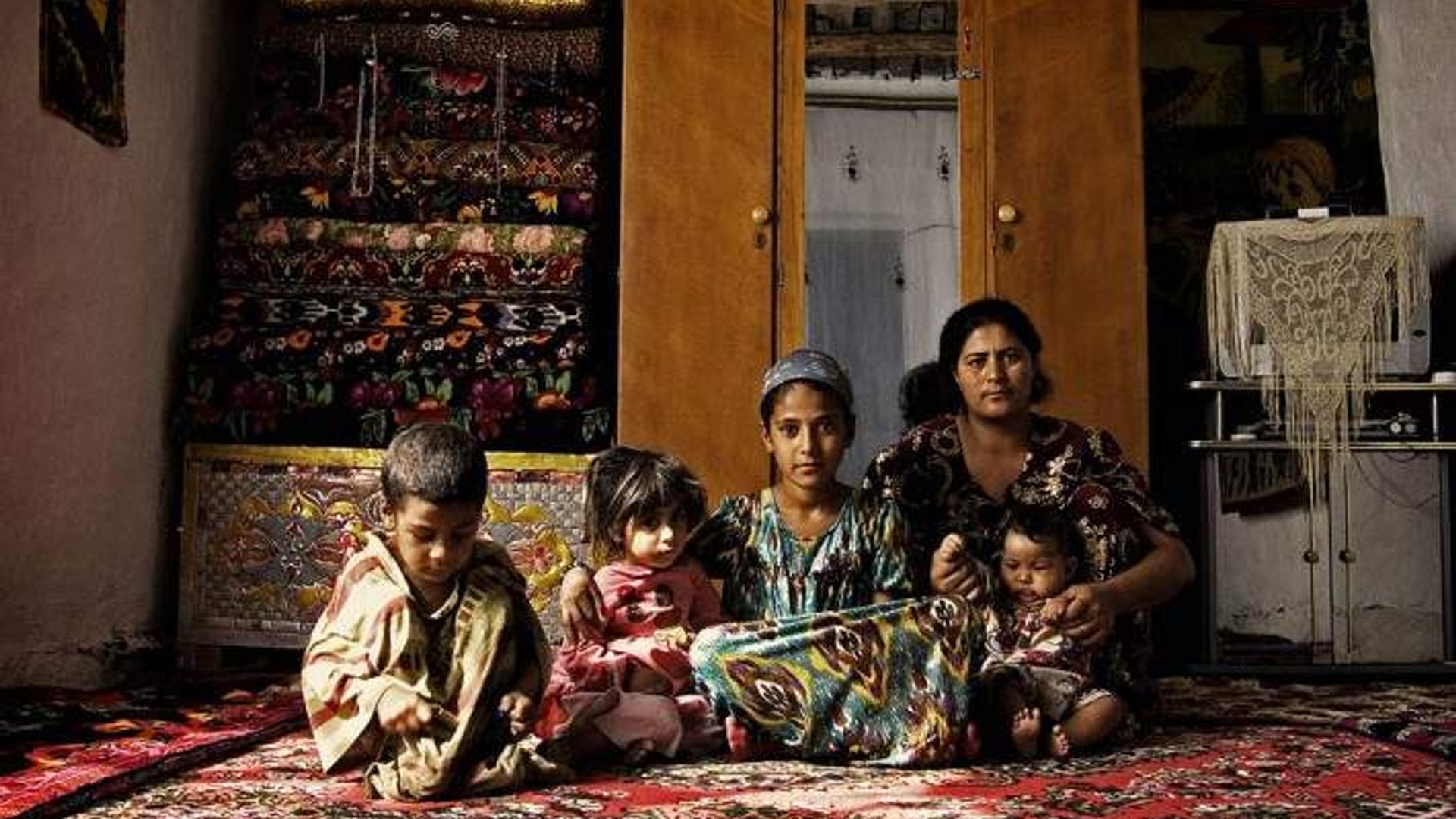 Buzuq jinsiy aloqani onlayn tomosha qiling Oilaviy uy qurilishi rus porno video