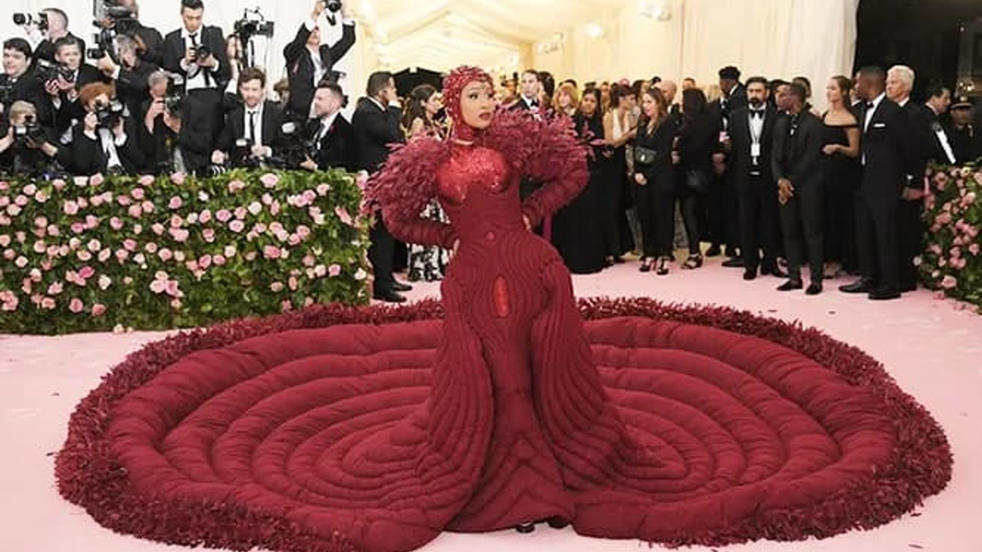 Xotinining buzuqligi haqidagi uy qurilishi fotosuratlari Hayvonlar bilan jinsiy aloqa