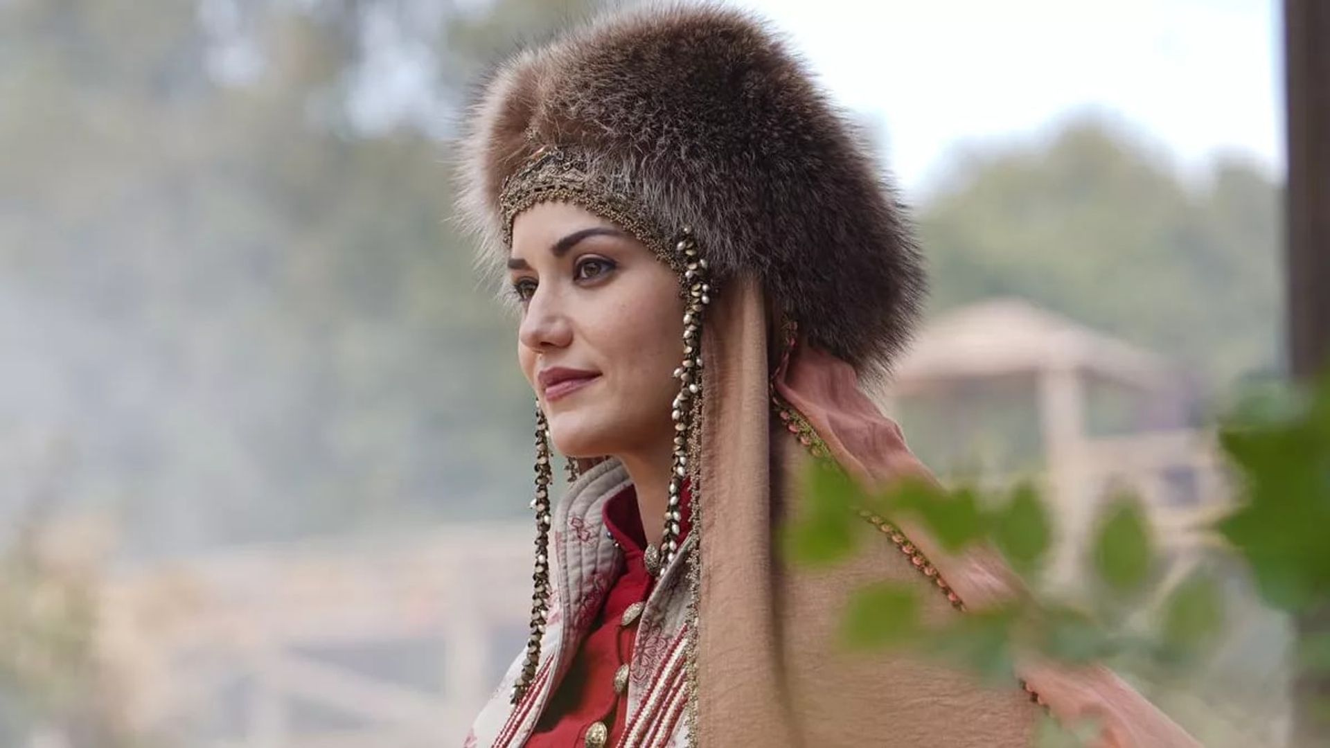 Mahbuslar xotinini sikishdi Brunettening ogzi tola