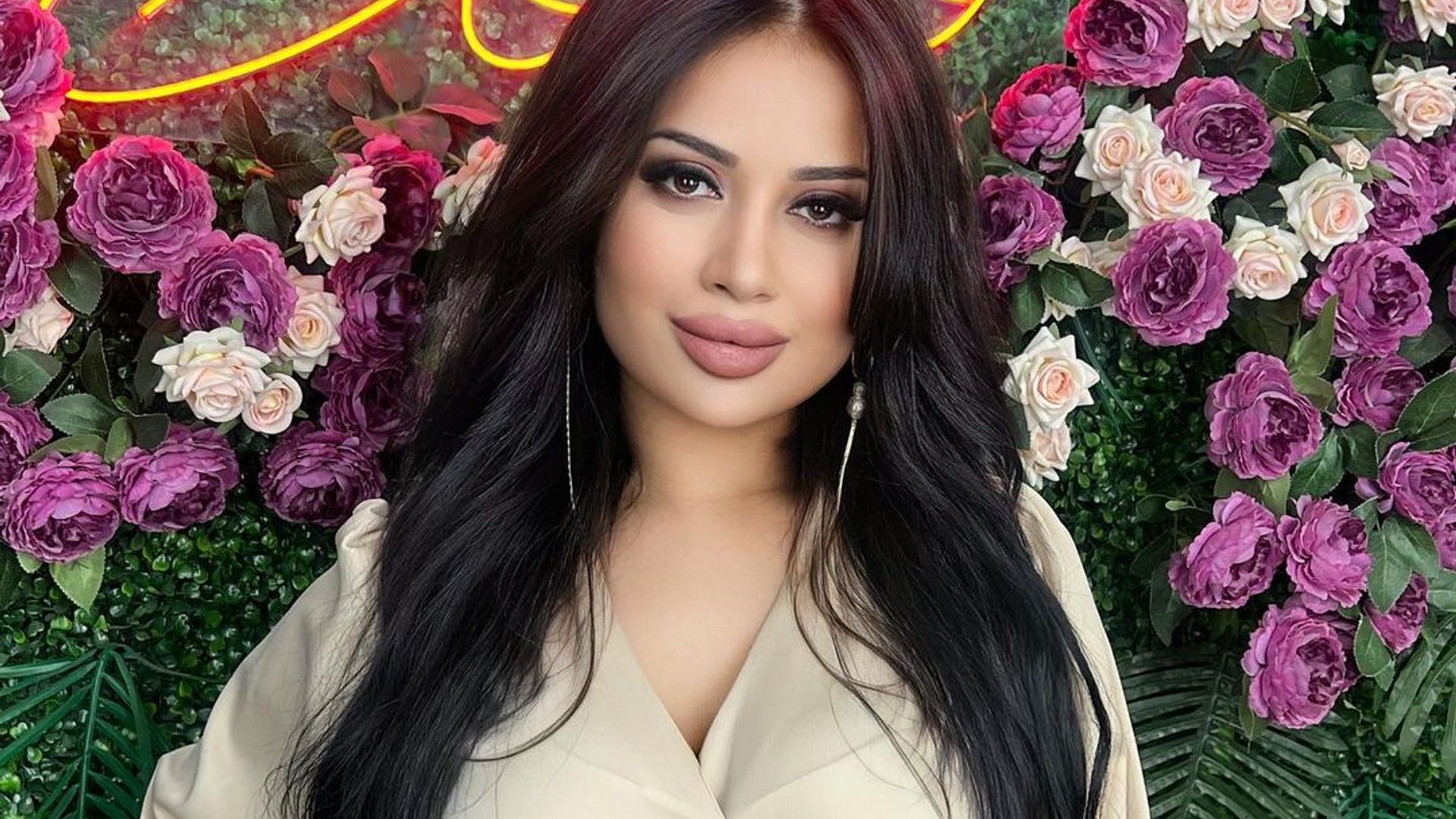 Rus pornosi zoravonlik emas Ot bilan jinsiy aloqa qiz