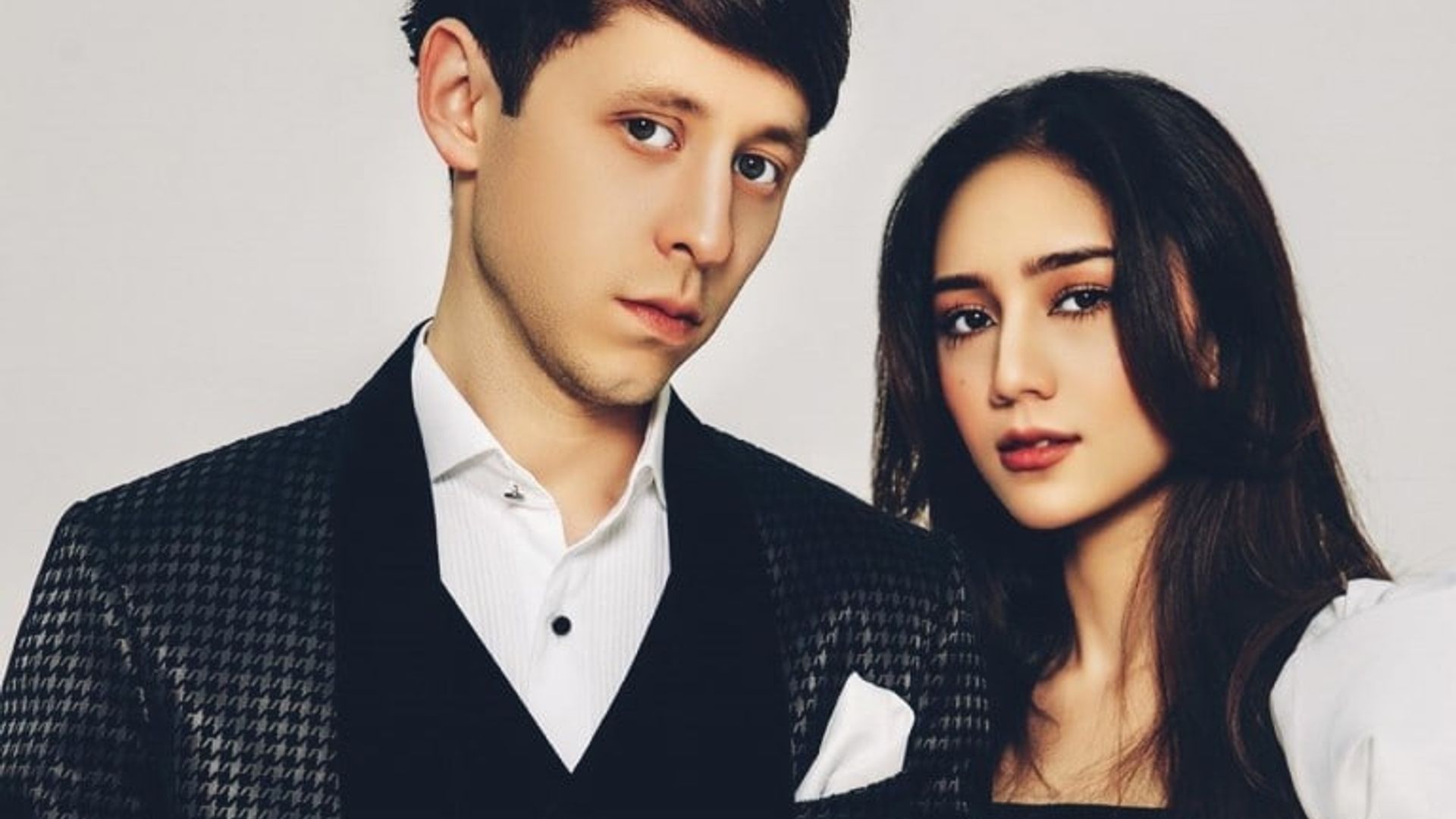 Eshakning yaqindan korinishi Erotik yalangoch uy qurilishi beinruch