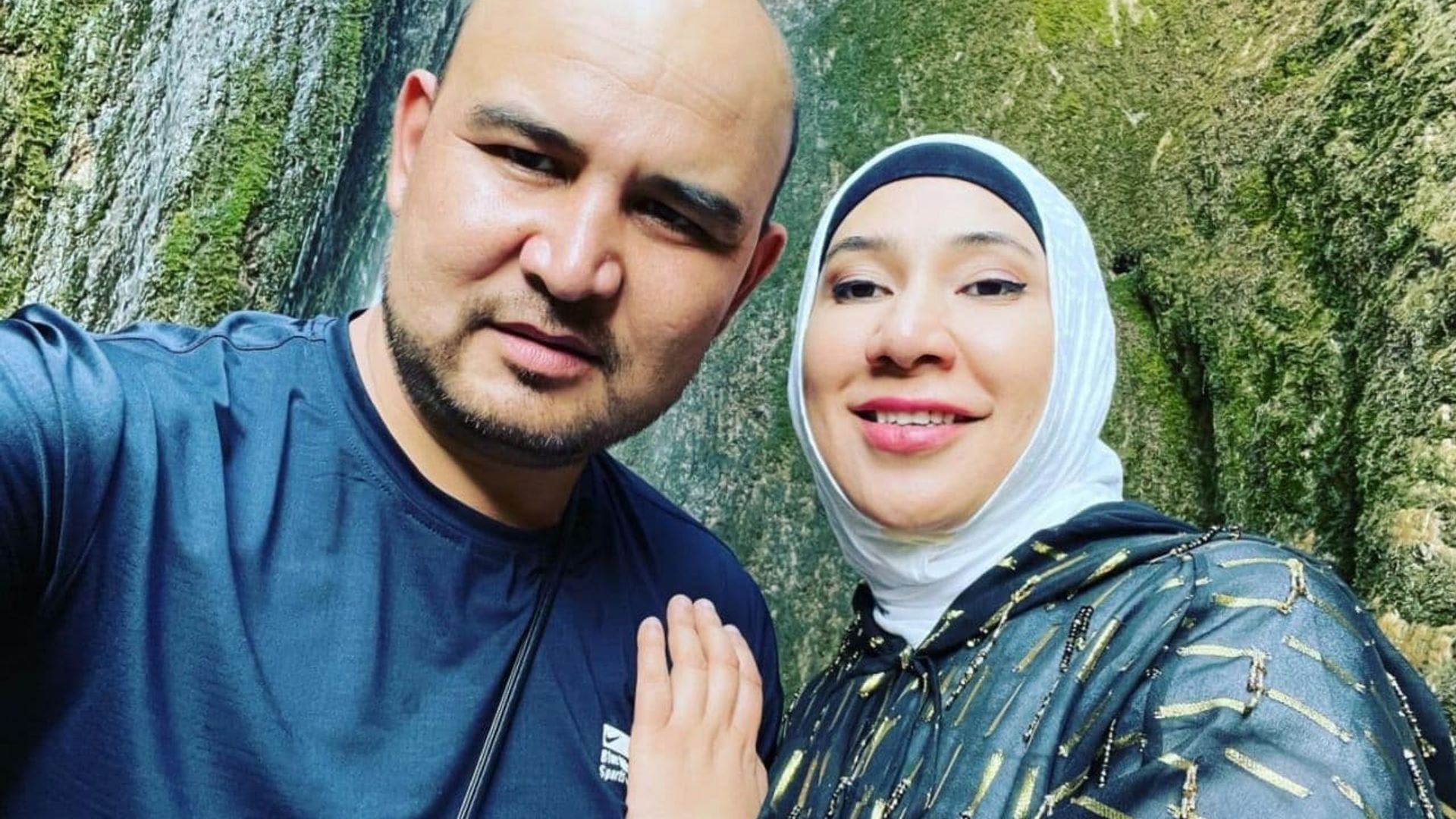 Yosh yigit va keksa ayol uy qurilishi video Hol etuk mushuklar