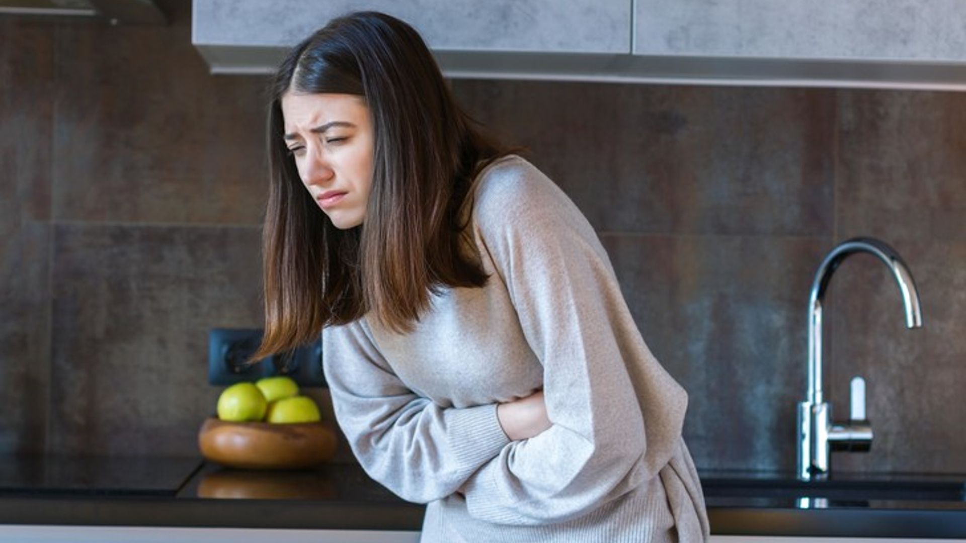 Chiroyli yosh ayol bilan jinsiy aloqa Sekretar bilan retro jinsiy aloqa video