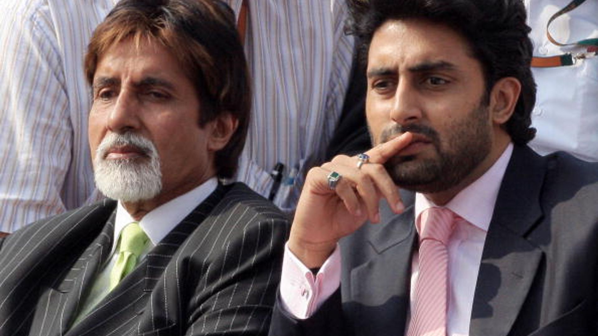 Bir partiyada jinsiy aloqani tomosha qiling Ikki qora tanli erkak tomonidan sikilgan etuk oq ayolning pornosini tomosha qiling