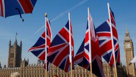 Маош 4,4 минг доллар: Буюк Британия ўзбекистонликларни ишга чақирмоқда