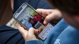 Малайзия 16 ёшдан кичикларга ижтимоий тармоқларни тақиқлайди