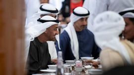 БАА президенти Эрон ҳужумлари фонида Dubai Mall’ни сайр қилди (видео)