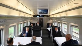 Шавкат Мирзиёев приехал в Нарпай на новом высокоскоростном поезде