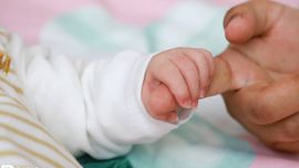 “Контрактимни тўламоқчи эдим”. Сурхондарёда тўрт кунлик чақалоғини сотмоқчи бўлган қиз олти йилга қамалди