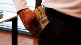 Расман: Ўзбекистонда жариманинг ярмини 1 ойда тўлаган тадбиркорлар қолганидан озод этилади