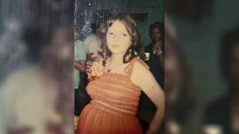 АҚШда қизнинг ўлдирилиши ҳақидаги подкаст полицияга 44 йилдан сўнг жиноятчиларни топишга кўмаклашди