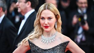 Maryam Uzerli “Muhtasham yuz yil”ni tark etgani uchun muxlislaridan uzr so‘radi