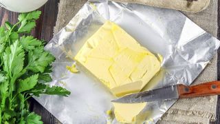 Margarin nimadan tayyorlanadi va u chindan ham zararlimi?