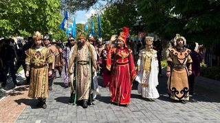 Тарихни жонлантирган Регистон: Амир Темур сиймоси, улкан парад ва маликалар либослари кўргазмаси
