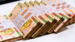 Oʻzbekistonliklar orasida pul jamgʻarmaydiganlar ulushi ortdi