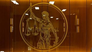 Тошкент вилоятида ҳамкасб аёлга шилқимлик қилган эркак уч суткага қамалди