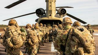 АҚШ Германиядаги ўз қўшинлари сонини беш минг нафарга қисқартиради