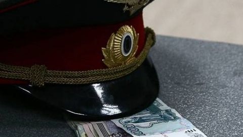 Moskvada politsiyachi 160 ming rubl porani yeb qo‘yishga urindi