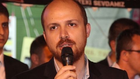 Туркия бош вазирининг ўғли хайрия маблағларини ўзлаштиришда гумон қилинди