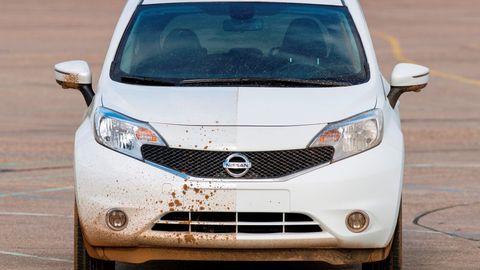 Nissan «ўз-ўзини тозалаш» хусусиятига эга биринчи машинани чиқарди