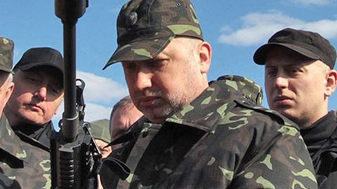 Украина муваққат президенти мамлакат армияси тўлиқ жанговар ҳолатга келтирилганини эълон қилди