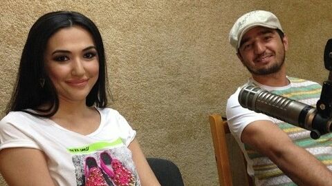 Jahongir Poziljonov xonanda Nilufar bilan duet kuyladi