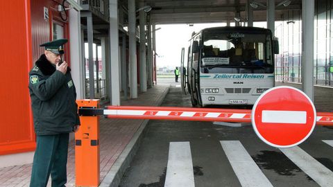 Украина ўзининг Қрим билан чегарасини вақтинча ёпиб қўйди