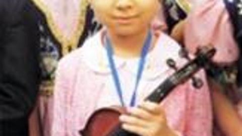 8 yoshli navoiylik qiz Bokudagi xalqaro musiqiy tanlovda ikkinchi o‘rinni egalladi