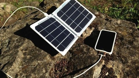 Apple қуёшдан қувват олувчи iPhone чиқариши мумкин