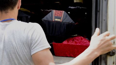 Рашкчи россиялик собиқ маъшуқасини тобутга қамаб қўйди