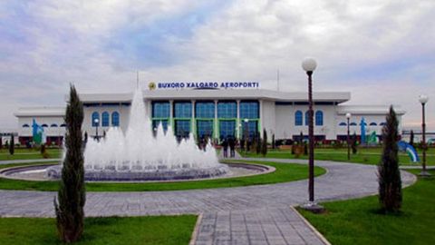 Yuqori sur’atlarda rivojlanayotgani uchun Buxoro aeroportiga mukofot topshirildi