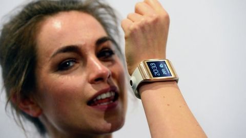 Samsung o‘z “aqlli” soatlarida Android’dan voz kechdi