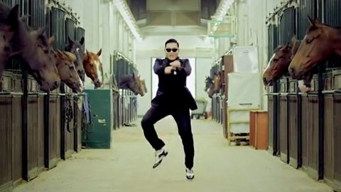 Gangnam Style клипи YouTube тарихида биринчи бўлиб икки миллиард марта томоша қилинди