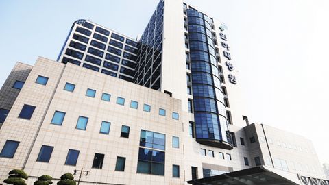 Inha universiteti gospitali shifokorlari o‘zbekistonlik bolalarni tibbiy ko‘rikdan o‘tkazmoqda