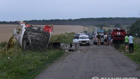 Малайзия бош вазирининг қариндоши ҳам Украинада қулаган «Боинг» бортида бўлгани хабар берилди