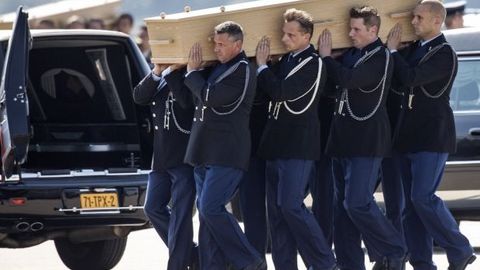 “Boing-777” halokati qurbonlarining ilk jasadlari Niderlandiyaga yetib keldi