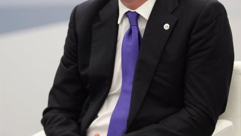 Buyuk Britaniya bosh vaziri tashkillashtirgan ziyofatga hech kim kelmadi