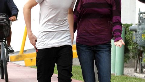 Jastin Biber va Selena Gomesning uchrashuvi muxlisaga tarsaki tushirish bilan tugadi