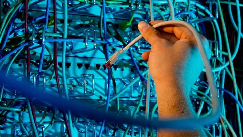 Snouden: AQSh xakerlar hujumiga avtomatik ravishda javob zarbasi beruvchi dasturni yaratmoqda