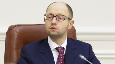Yatsenyuk: “Qrim va Donbassni qaytarib olmagunimizcha sanksiyalarni bekor qilmang”