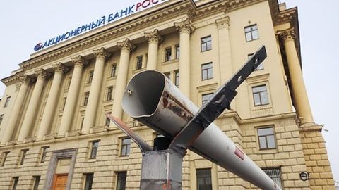 Россия банкларининг Украинадаги йўқотишлари 25 млрд долларга баҳоланди — ОАВ