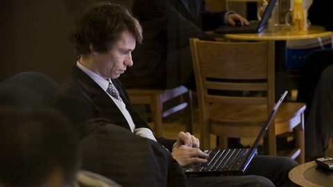 Буюк Британияда интернетдаги ҳақоратлар учун икки йиллик қамоқ жазоси жорий қилиниши мумкин