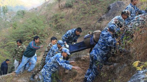 Nepalda avtobus jarlikka qulashi oqibatida 9 kishi halok bo‘ldi