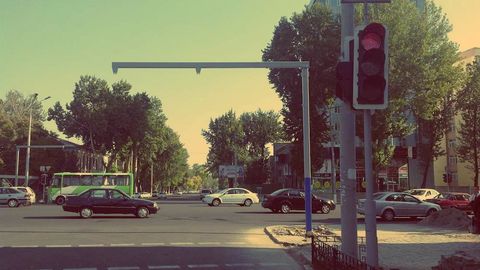 Тошкентдаги чорраҳаларда қизил чироқда тўхтамаган автомобилларни аниқловчи Trigger System лазери ишлайди