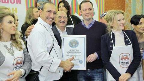 O‘zbekistonlik oshpaz 350 kilogrammlik lag‘mon tayyorlab rekord o‘rnatdi
