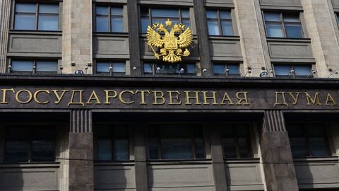 Давлат думасига россияликларга доллардан фойдаланишни тақиқловчи қонун киритилди