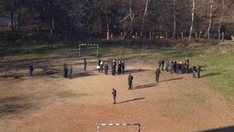 Ukrainadagi futbol maydonchasida odam boshi solingan xalta topildi