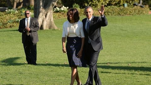 Barak Obama oilasi bilan 2013-yilda 200 ming dollarlik sovg‘alarni qabul qilgani ma’lum bo‘ldi