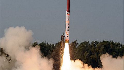 Ҳиндистонда ядровий ўқ-дориларни ташишга қодир бўлган баллистик ракета синовдан ўтказилди